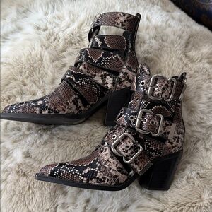 Jeffrey Campbell Bootie